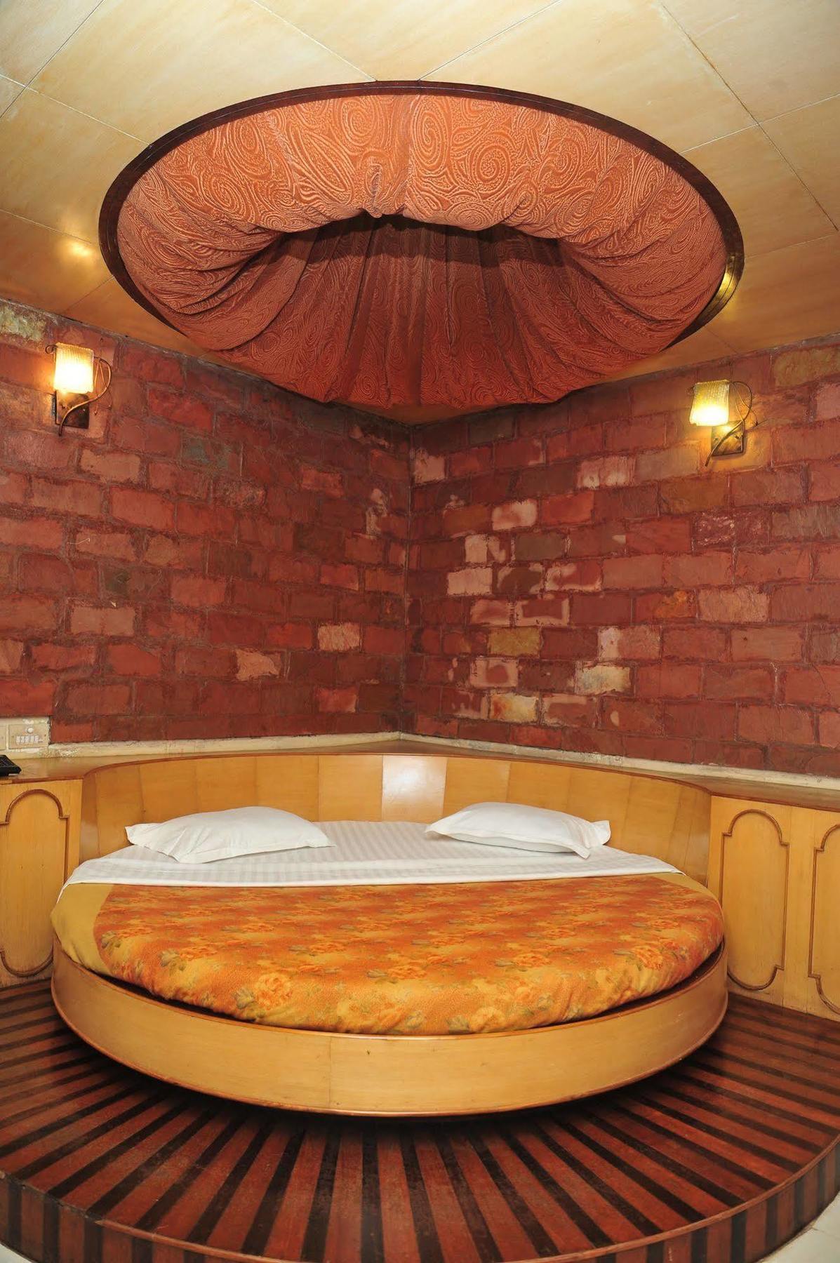 Hotel Siddhartha Palace Ahmedabad Exterior foto
